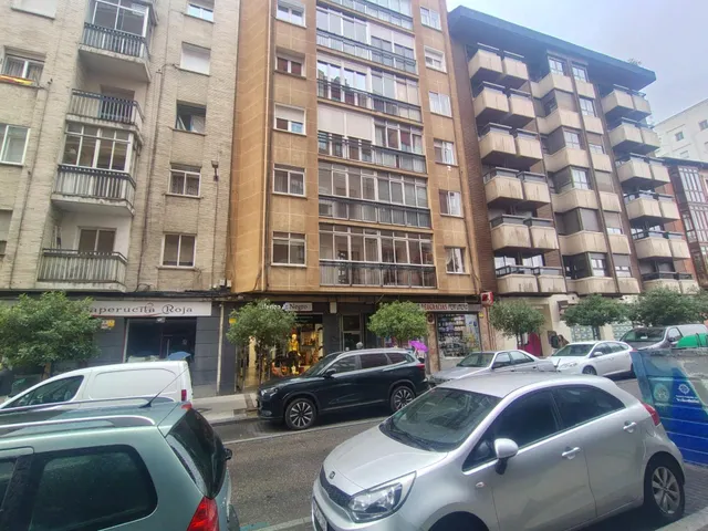 Piso en Venta en Calle Panaderos - Oportunidad de Inversión 