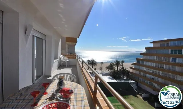 Apartamento en primera línea de mar con licencia turística e