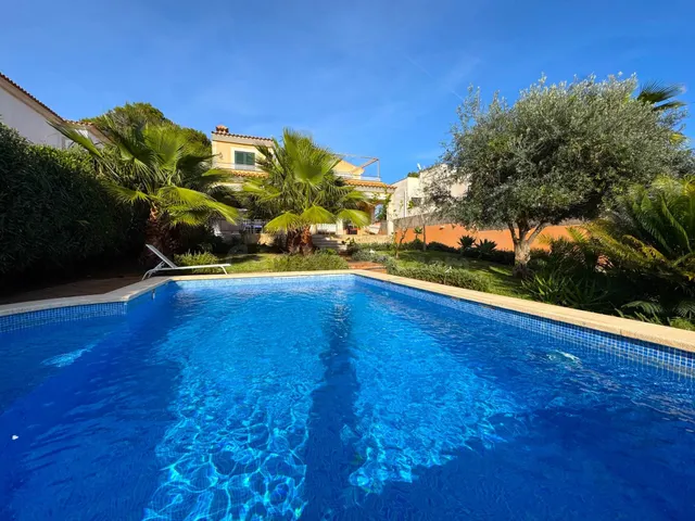 Villa con Vistas al Mar, Terraza Panorámica y Piscina en Cal - foto 2