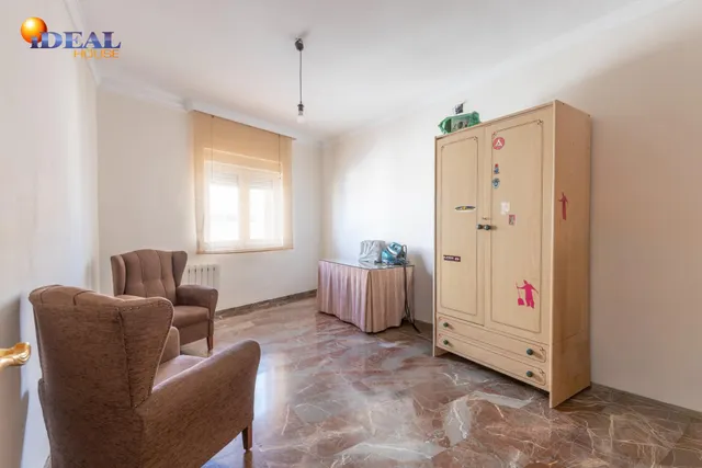 Casa en esquina en venta en Las Gabias — 45