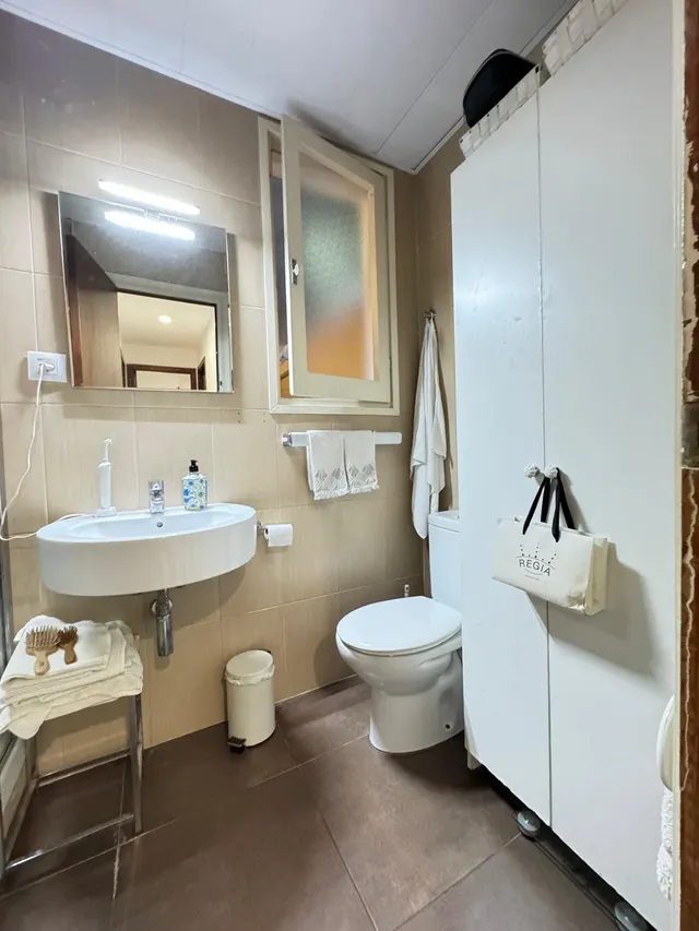 PISO DE 4 habitaciones Y DOS BAÑOS EN LA CALLE CALABRIA CERCA DEL SAGRADO CORAZÓN — 13
