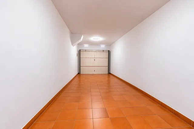 Amplia vivienda con piscina privada, terraza y garaje cerrado — 35
