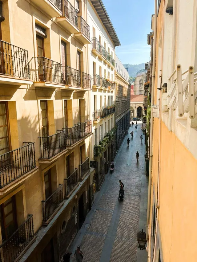 Se Alquila Dúplex de 1 dormitorios y 2 baños para Entrar a V