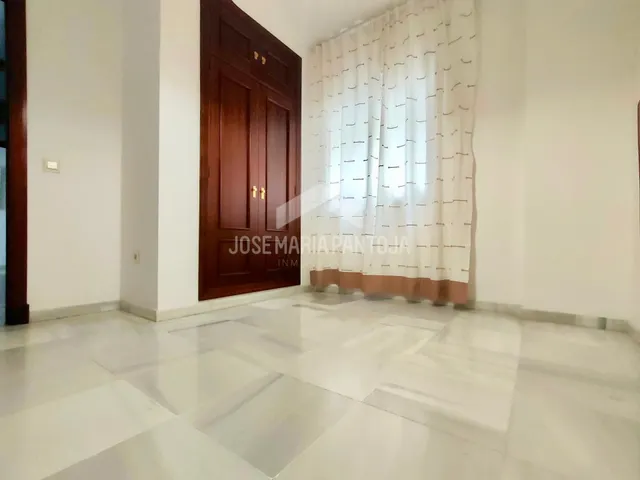 Piso en el centro con terraza y ascensor — 21