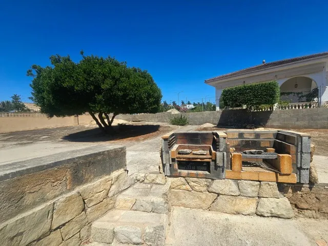 Exceptional Detached Corner Villa with Swimming Pool and Prime Location — 25