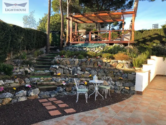 Casa familiar renovada con excelente ubicación. — 27