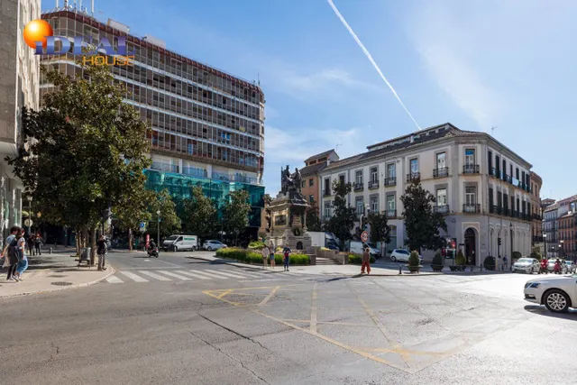 LOCAL EN VENTA JUNTO PLAZA ISABEL LA CATÓLICA — 16