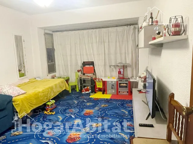AMPLIA CASA CON MUCHAS POSIBILIDADES — 6