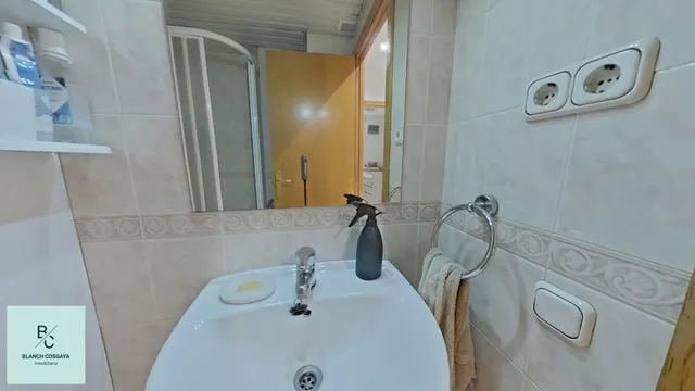 Seminuevo con terraza, piscina, parking y trastero — 11