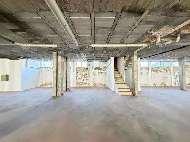 Local comercial 2800m² en venta - Estacion de autobuses — 26