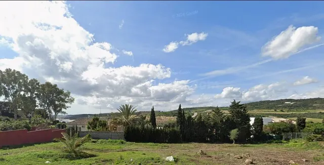 Plot with sea views and building license — 3