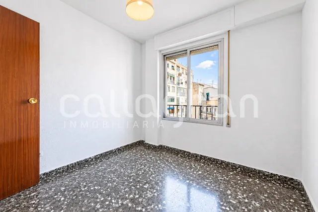 Piso con gran potencial de reforma en ruzafa – 4 habitaciones y 2 balcones — 19
