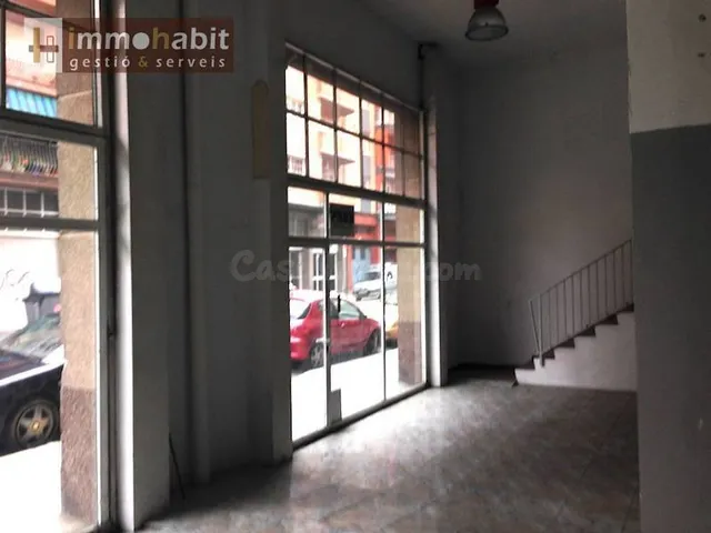 Local de 80 m2 mas 55 m2 de altillo en cap pont — 11