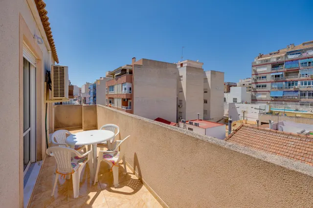 Atico de 3 Dormitorios en Residencial con Piscina en Torrevieja — 7