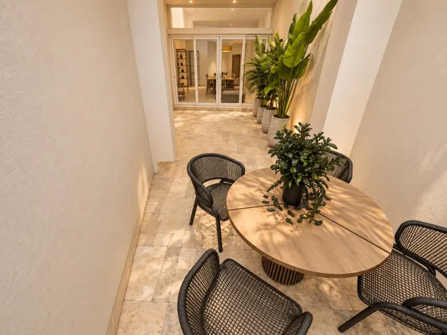 Casa única de 253 m2 con garaje doble, oficina, salón social y +100 m2 de terrazas — 15