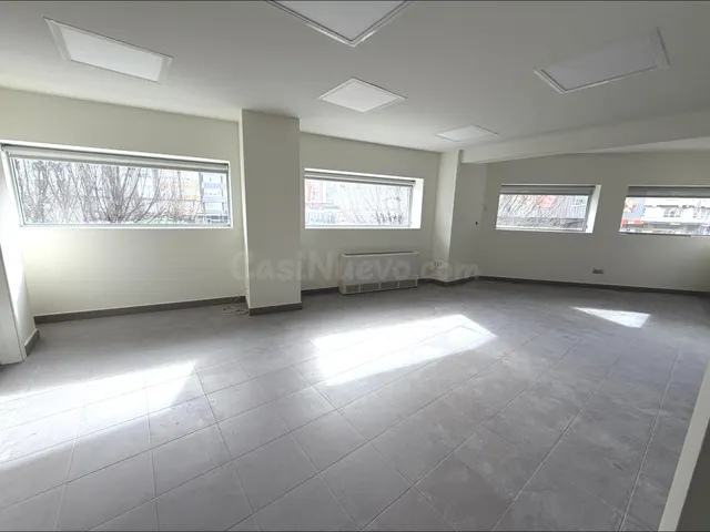 Se vende fantástica oficina en entreplanta de 117 m2