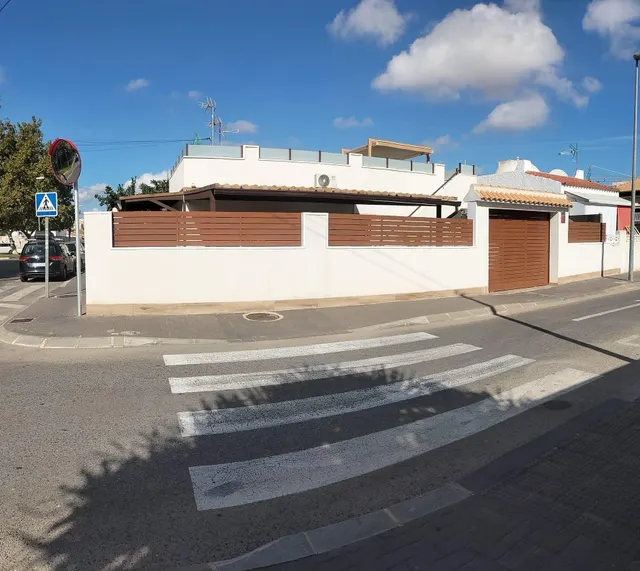 MAGNIFICO CHALET TOTALMENTE REFORMADO, IDEAL PARA PAREJAS, RODEADO DE TODOS LOS SERVICIOS — 49