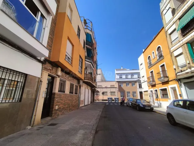 Venta de piso sin posesión en zona de Levante de Córdoba - foto 2