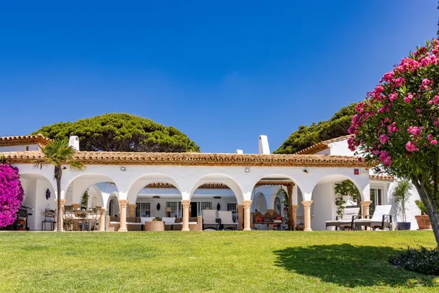 ESPECTACULAR VILLA DE LUJO EN ALQUILER EN 1ª LÍNEA DE PLAYA DE CABOPINO CON MARAVILLOSAS VISTAS AL MAR — 4