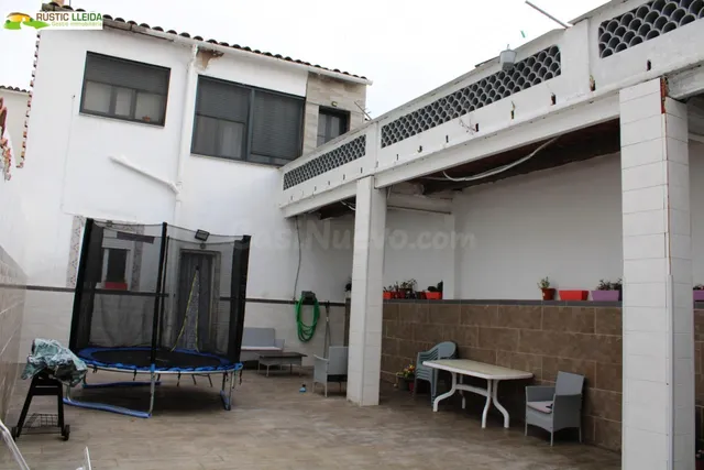 Una casa con acceso desde dos calles y un sinfín de posibili