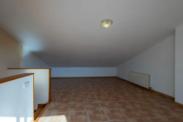 EN EXCLUSIVA CASA ADOSADA CON TERRAZAS Y MUCHO ESPACIO EN SANTA SUSANNA — 24