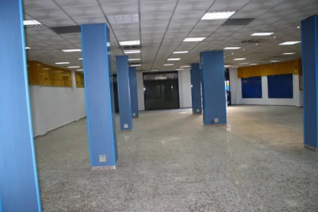 Alquiler local comercial en Orihuela, 120 m2. de superficie,  con 1 aseo. — 3