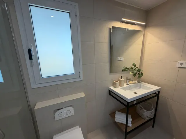 Cuenta con zonas comunes pensadas para el disfrute y la relajación: piscina para adultos, gastrojardín, un gimnasio completo y un spa con sauna. — 10