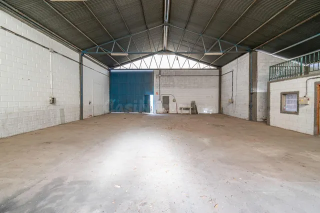 NAVE INDUSTRIAL DE 240M2 EN JUN-GRANADA