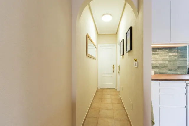 Ático renovado con estilo y balcón cerca de la playa — 20