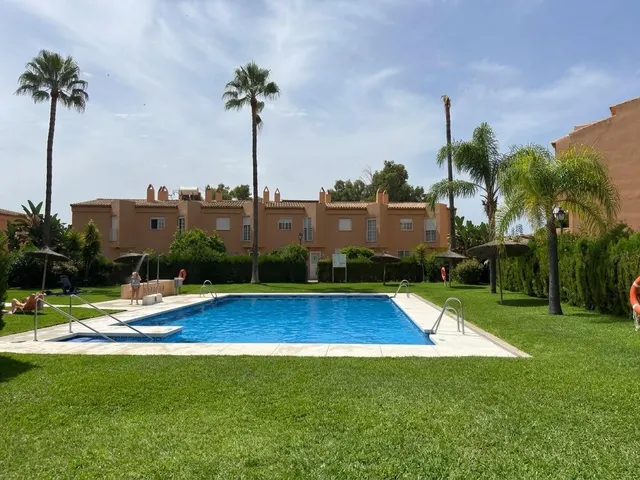 ADOSADO REFORMADO JUNTO A LA PLAYA EN ELVIRIA, MARBELLA ESTE — 26