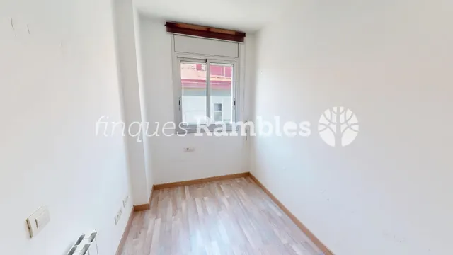 PISO PRÁCTICAMENTE NUEVO, EN LA TRANQUILA ZONA DEL BARRI SANT PERE — 12