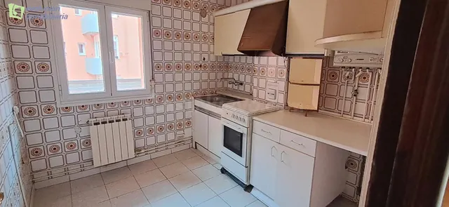 EN BURGOS SE VENDE PISO CENTRICO - foto 3