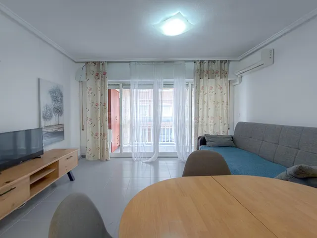 Playa de los Locos! Acogedor apartamento semireformado con ubicación privilegiada, a solo 170 mts del mar — 4