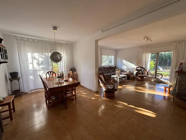 Casa unifamiliar amb gran terreny i àmplies terrasses a Pineda de Mar — 4