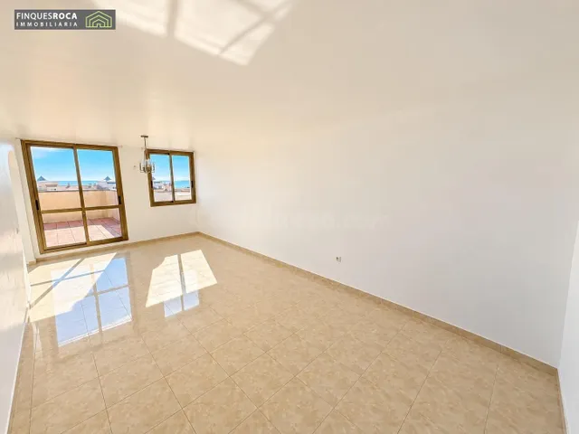 Exclusivo ático esquinero con 121 m2 de terraza y vistas al mar en la ràpita — 4