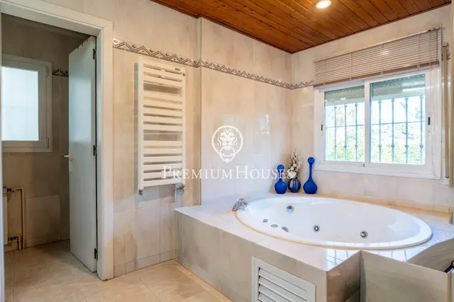 Casa independiente con piscina y jardín en Vallpineda — 17