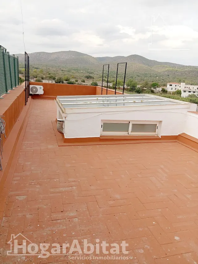 ¡Vistas a las montañas! Casa luminosa con garaje y dos grandes terrazas, cerca del ayuntamiento — 13