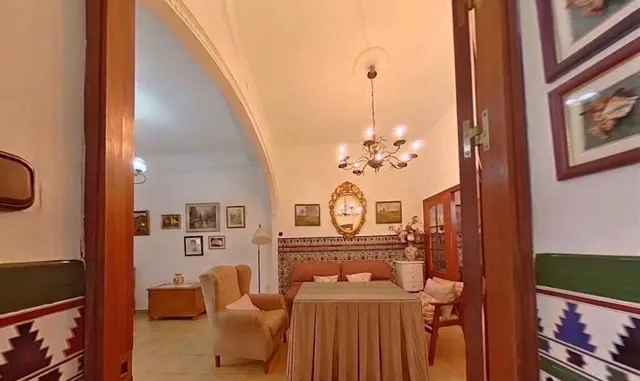 ESPECTACULAR CASA JUNTO A LA PLAZA DE  SAN MIGUEL. — 7