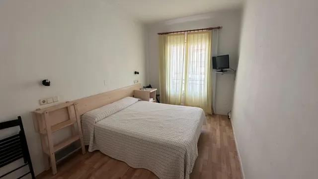 HOSTAL EN 1º LINEA DE MAR — 35