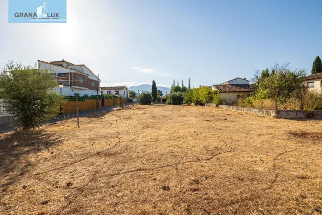 Compra tu parcela para hacer la casa de tus sueños a 5 min de Granada. Huétor Vega — 12