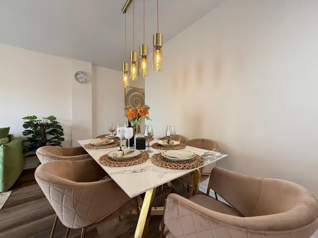 Apartamento totalmente reformado con vistas al mar y a 100 metros del puerto. con 3 dorm. 2 baños. superficie de 100 m2. — 33