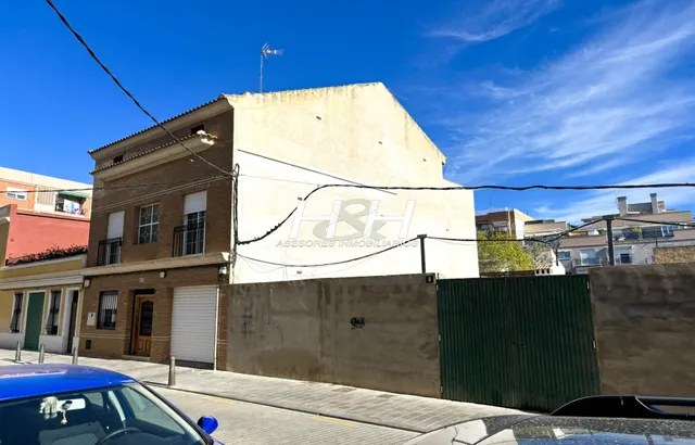 Se vende amplio solar para edificar en Benimámet. / HH Asesores, Inmobiliaria en Burjassot / — 3
