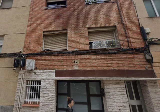 Se vende piso OKUPA en Santa Coloma de Gramenet (Barcelona). - foto 3