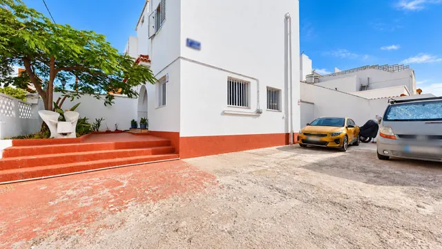 Casa de dos plantas con parcela, amplios exteriores, aparcamiento y azotea en Las Palmas de Gran Canaria — 15
