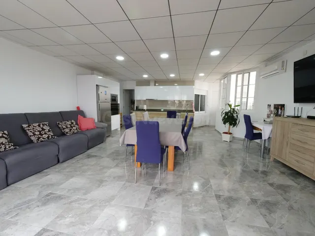 Ático exclusivo reformado con amplia terraza en pleno Raval de Elche — 2