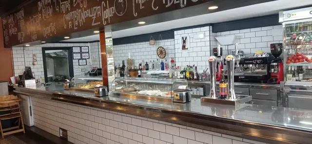 SE VENDE NEGOCIO DE HOSTELERIA, EN PLENO FUNCIONAMIENTO. — 3