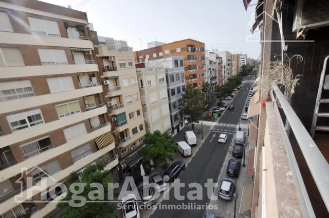 MUY AMPLIO CON GARAJE Y TERRAZA CERCA DE LA PLAYA — 34