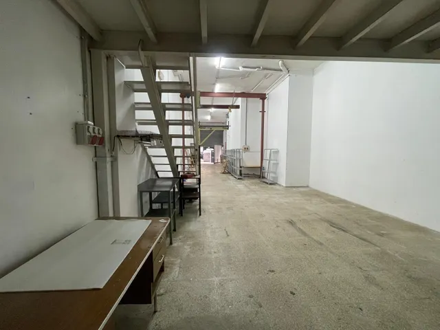 TU NEGOCIO NECESITA ESTE LOCAL — 12