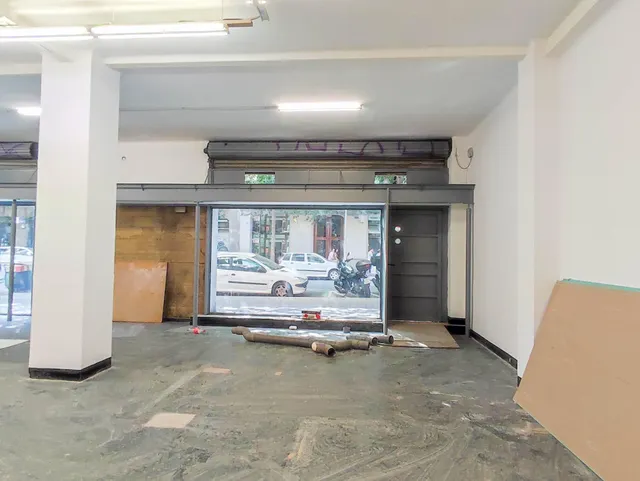 Amplio Local Comercial en Sant Antoni, Barcelona - Oportunidad de alquiler Único — 11