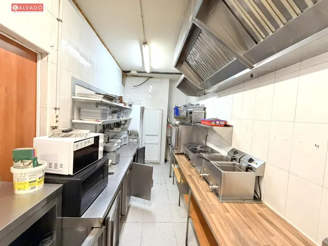 ¡local comercial en venta a 100 m del mar con amplia terraza y salida de humos! — 18